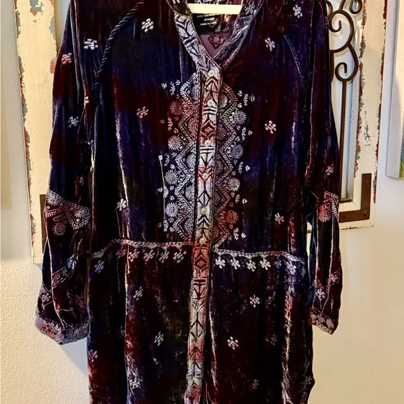 Velvet Embroidered Tunic Top - Picture 1 of 9